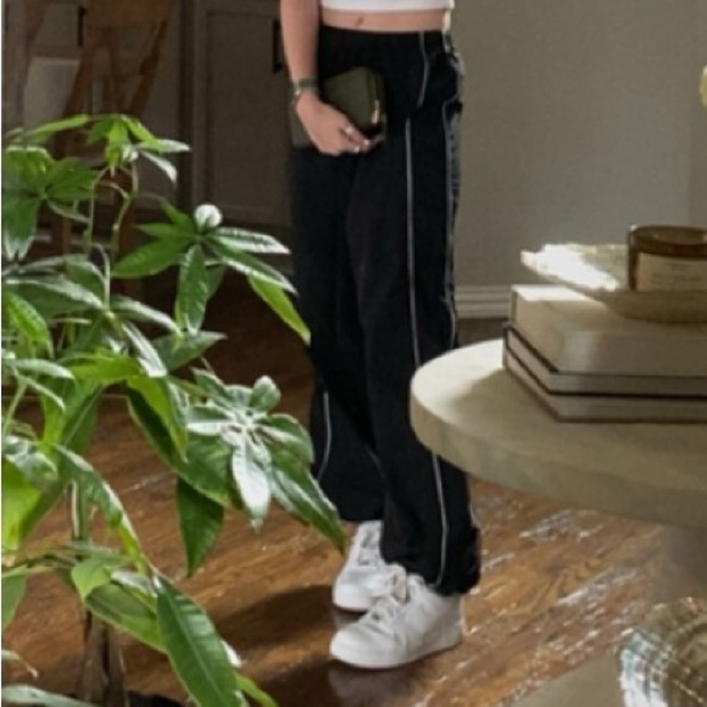 parachute pants bottom of the legs are cinch able